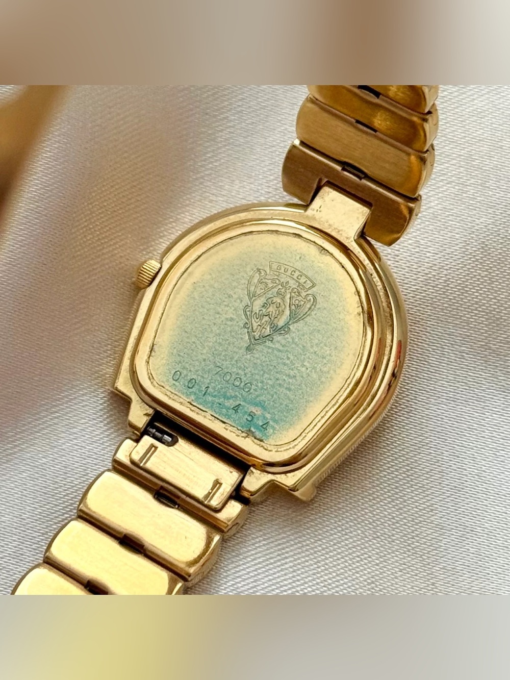 AUTHENTIC RARE GUCCI HORSESHOE GOLD WATCH - Picture 9 of 9